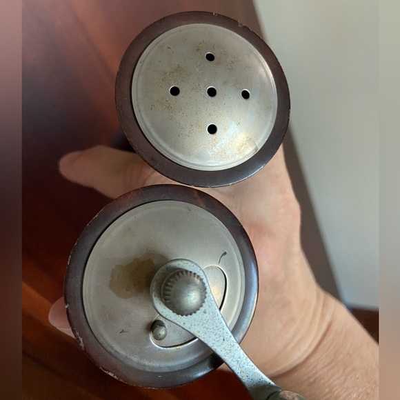 Olde Thompson Vintage Wooden Salt Shaker & Pepper Grinder Made in USA - Picture 7 of 7